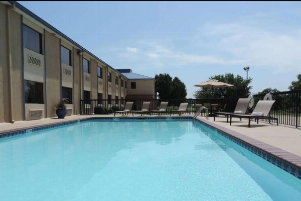 Baymont by Wyndham Ardmore I-35 image 5